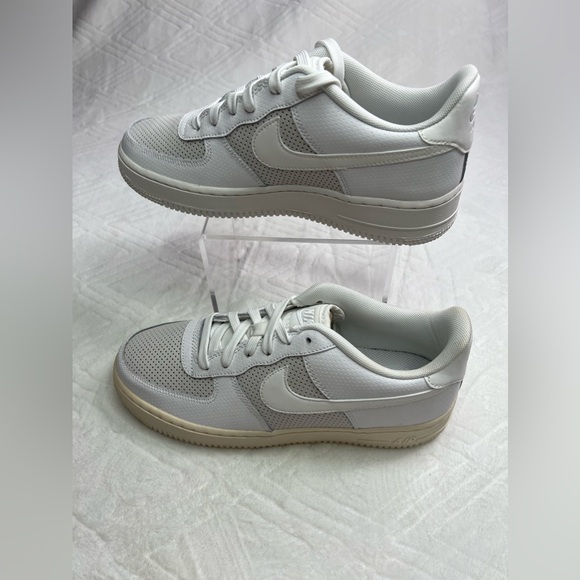 18: Air Force 1 LV8 (GS) White Size 7Y - Picture 9 of 10